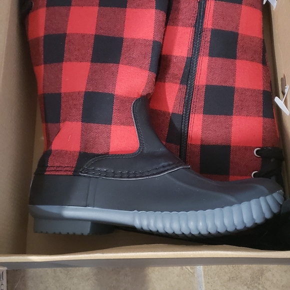 Water resistant boots - red/black checker - also white/black checker - Picture 5 of 10